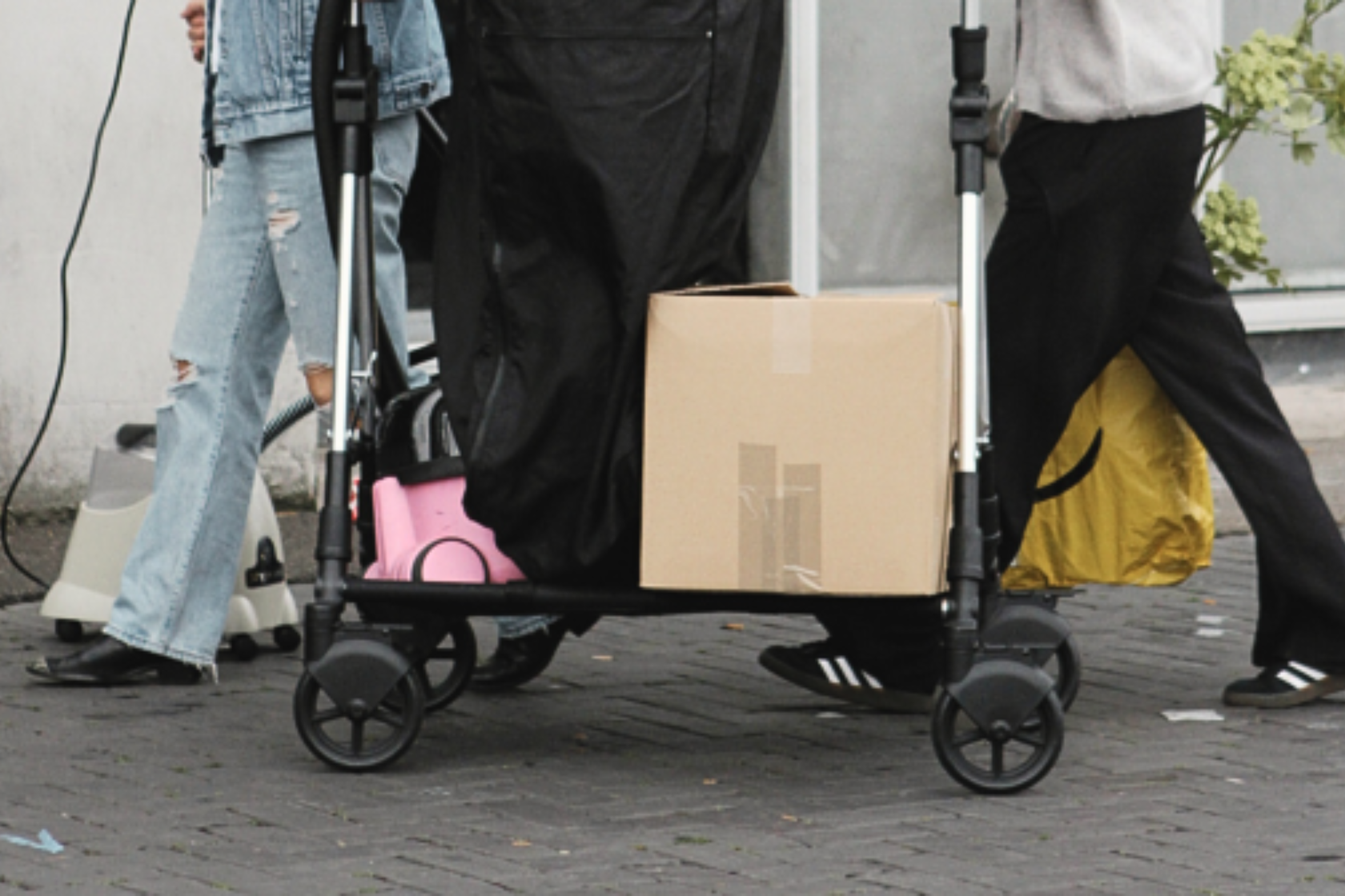 Transporting clothing boxes with the Soopl Fashion Trolley